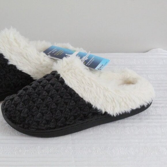 NWT Women Erin Hoodback Slippers Size 9.5-10 ISOTONER Color Black NWT - Picture 1 of 5